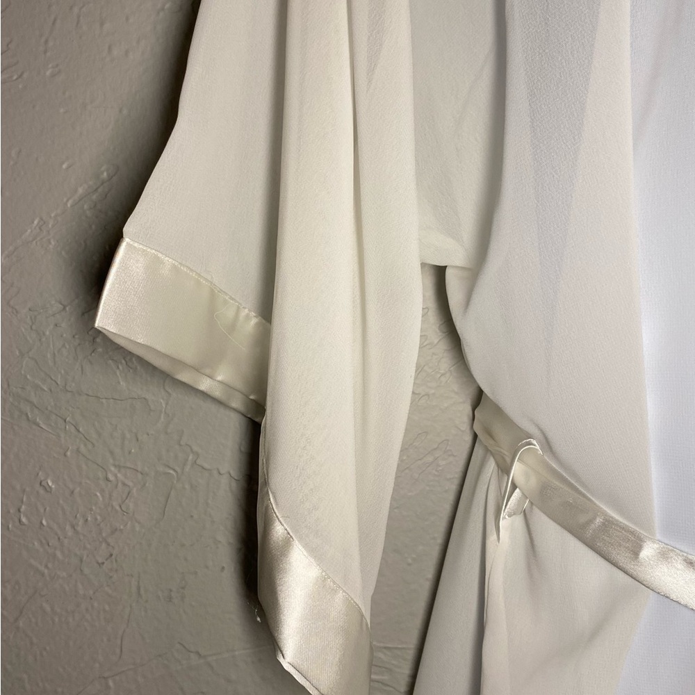 🤍Elegant Ivory Satin Peignoir Set - Robe and Gown - Picture 7 of 11